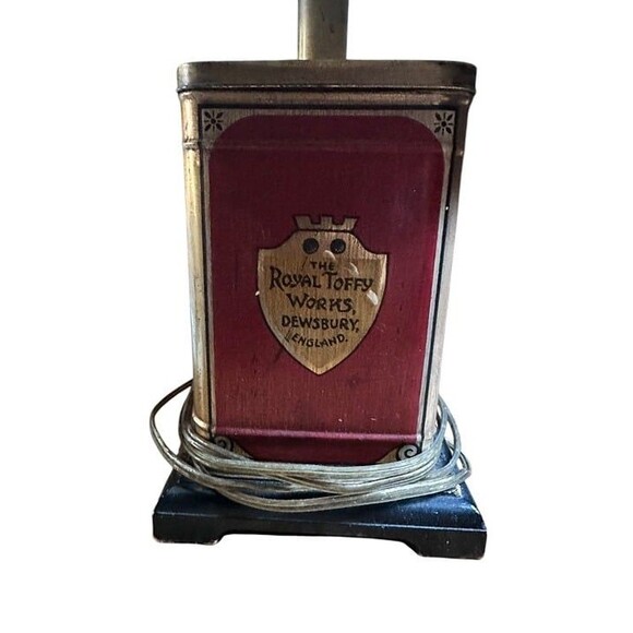 Slade's Caramel Toffy Tin Vintage Table Lamp Corded Electric with Red Shade - Picture 4 of 6